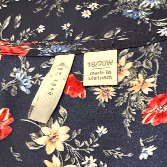 Navy Floral Ruffle Blouse - Picture 13 of 16